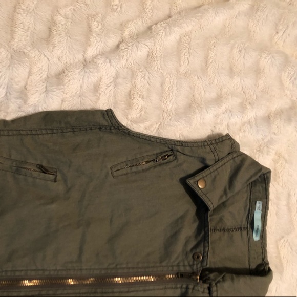 Maurice’s Collared Vest - Picture 2 of 8